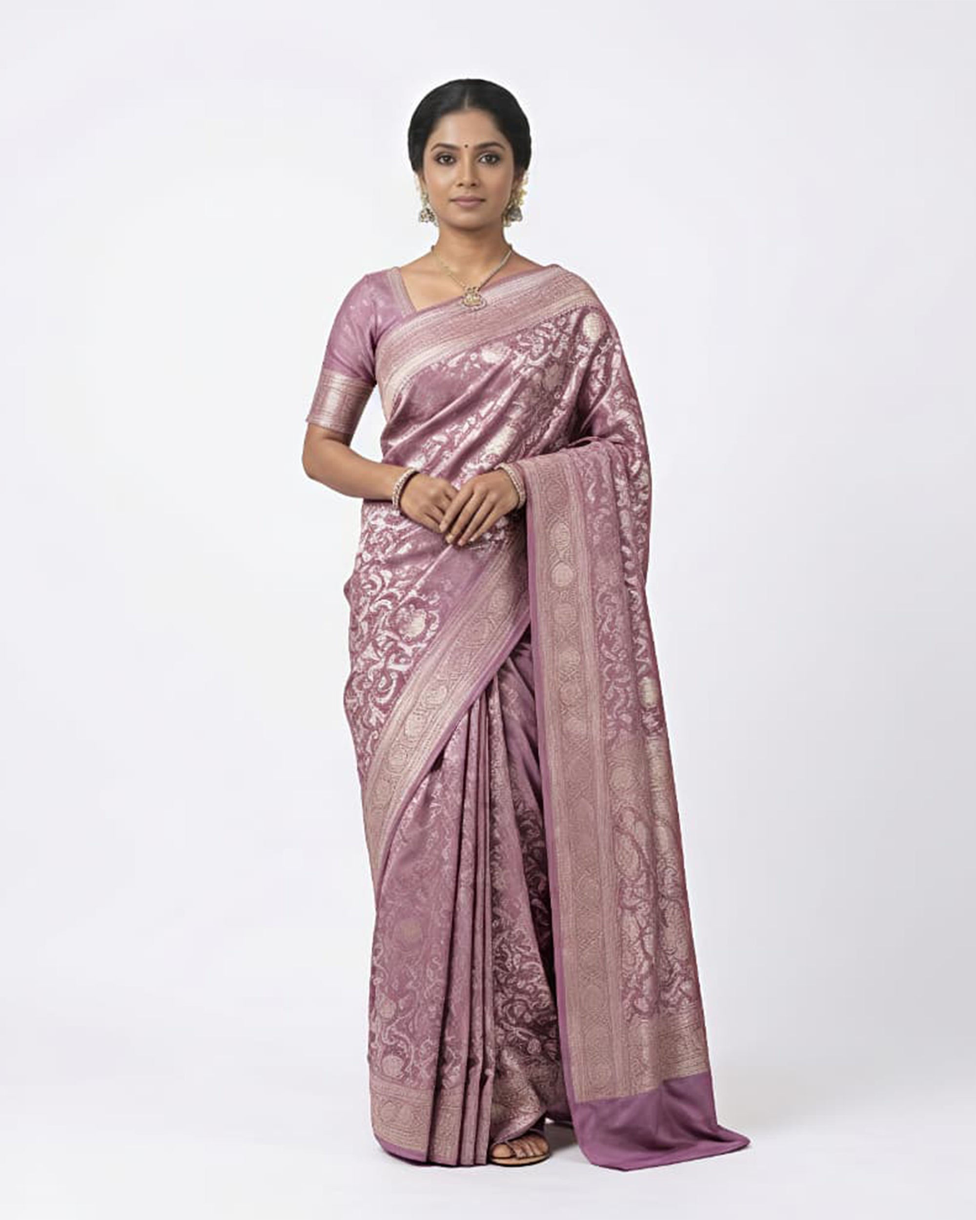Mauve & Silver-Toned Silk Blend Woven Design Banarasi Saree