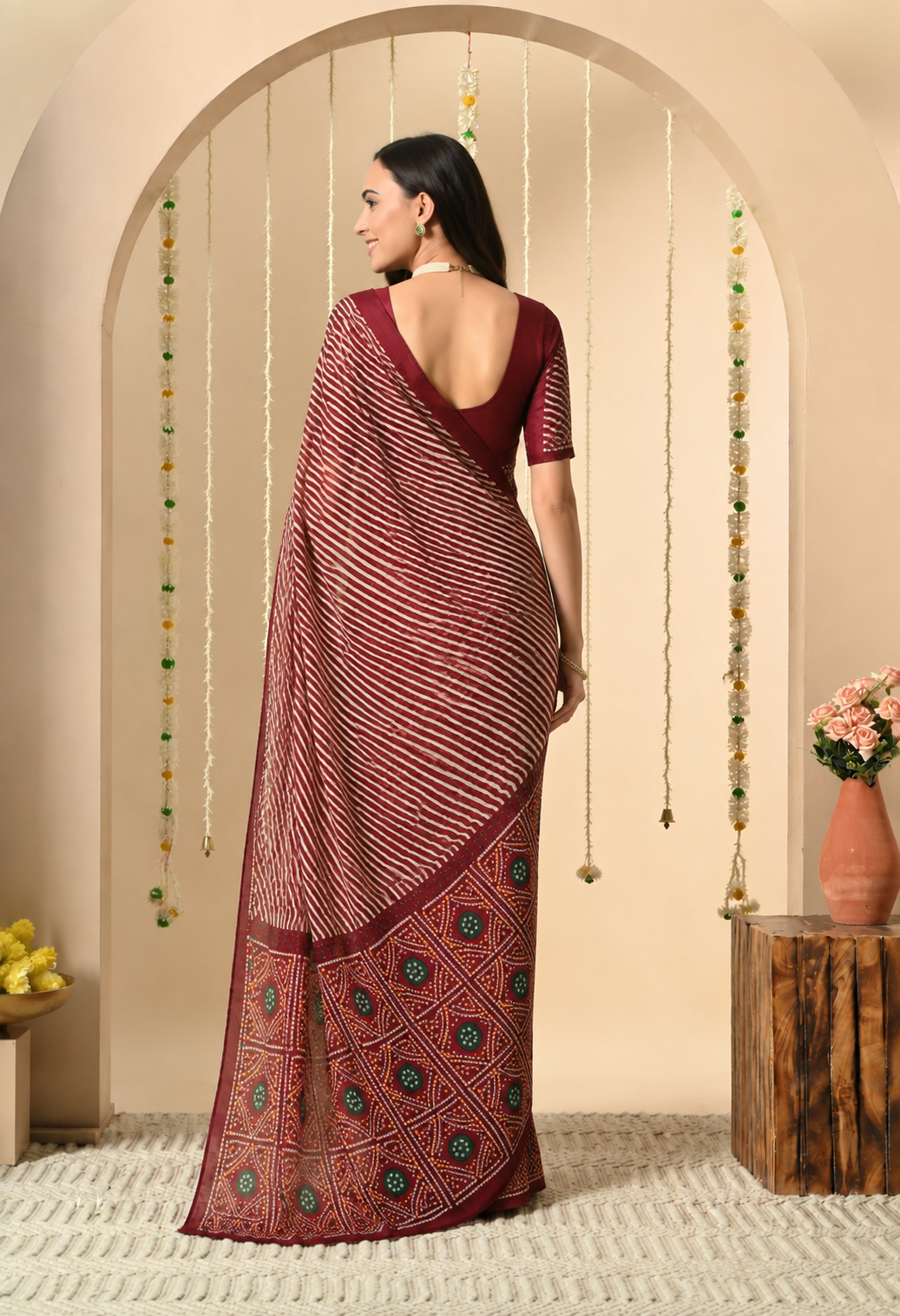 Women Maroon Printed Georgette Saree with Contrast Border
