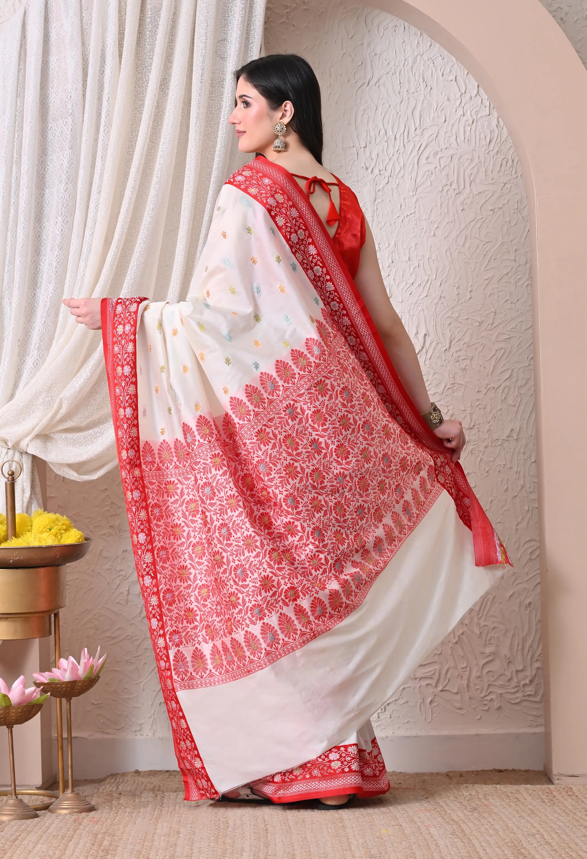 Elegant Off-White and Red Silk Blend Saree with Traditional Woven Borders