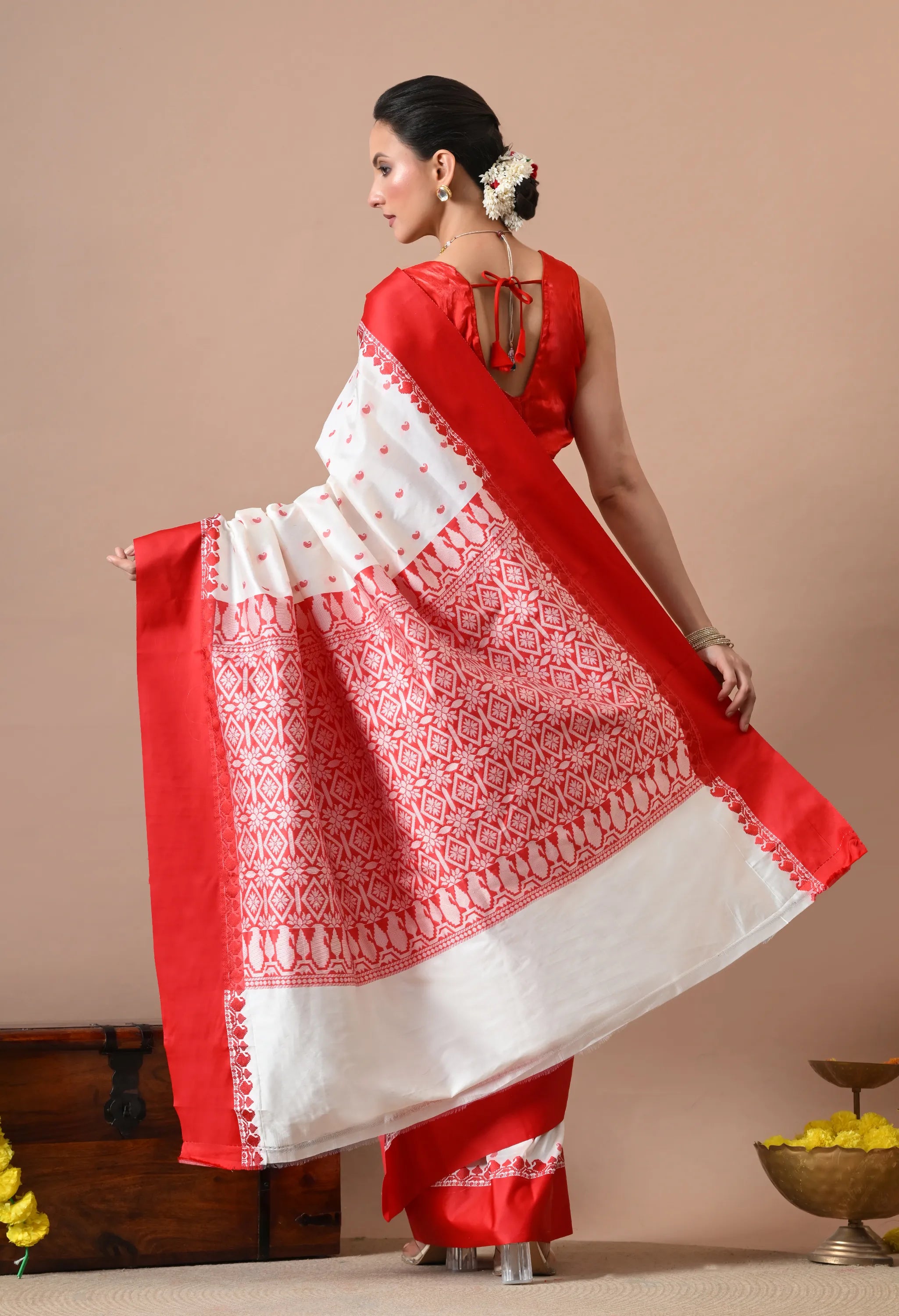 Elegant Off-White & Red Silk Blend Woven Design Saree with Blouse Piece