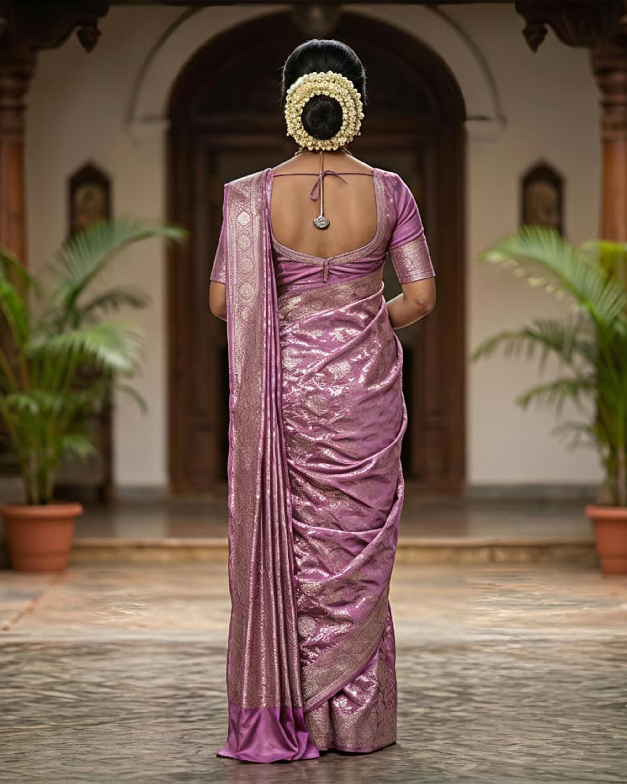 Mauve & Silver-Toned Silk Blend Woven Design Banarasi Saree
