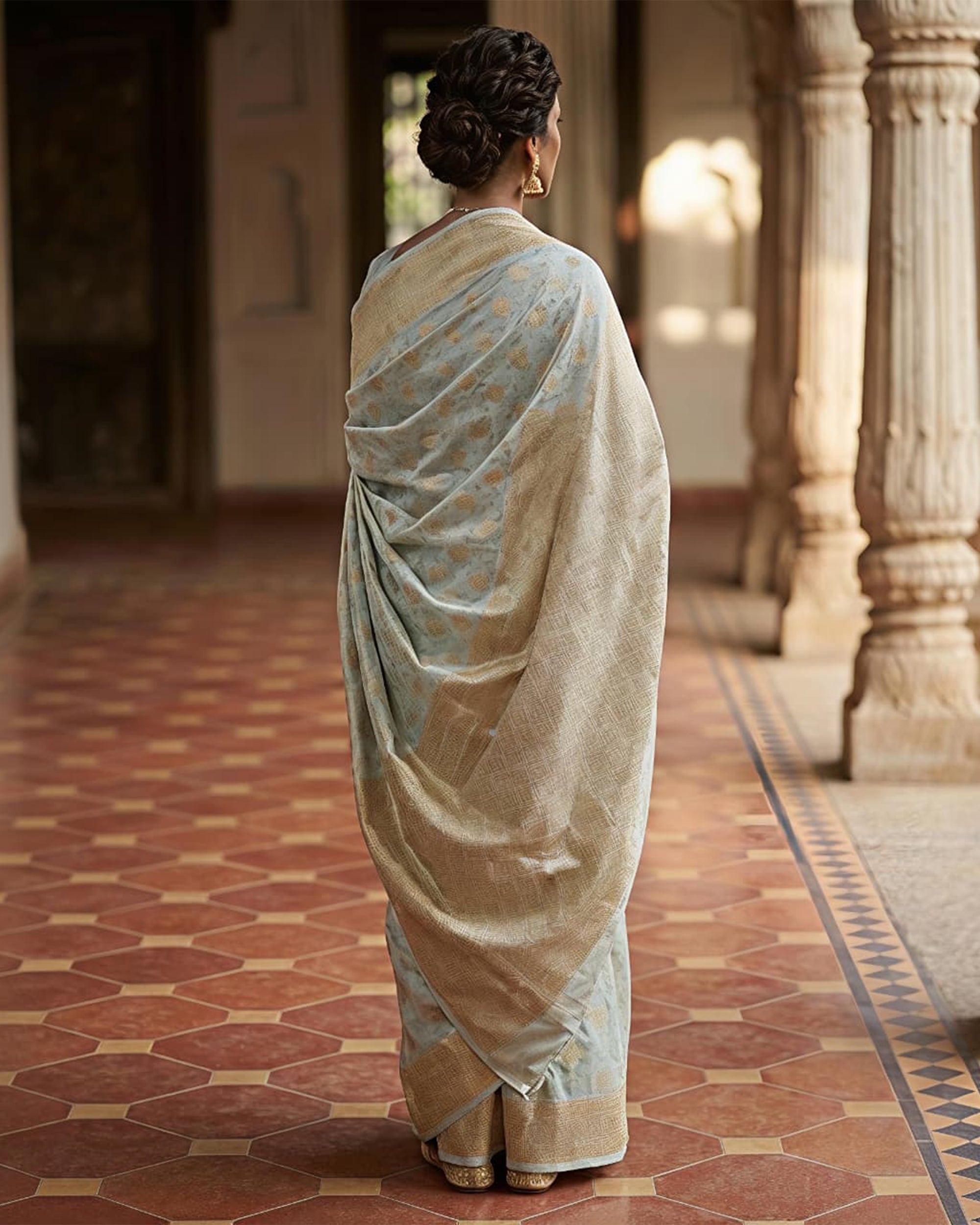 Women Sea Green & Gold-Toned Banarasi Silk-Blend Woven Design Saree