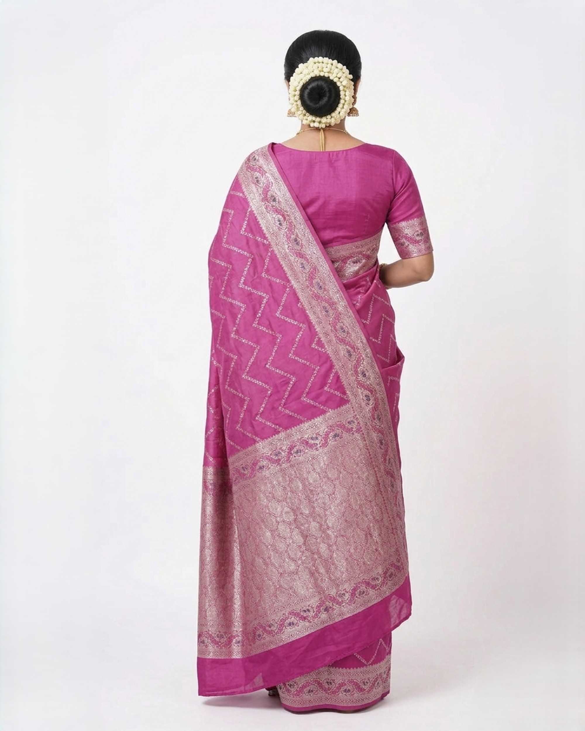 Magenta & Silver-Toned Silk Blend Zari Woven Banarasi Saree