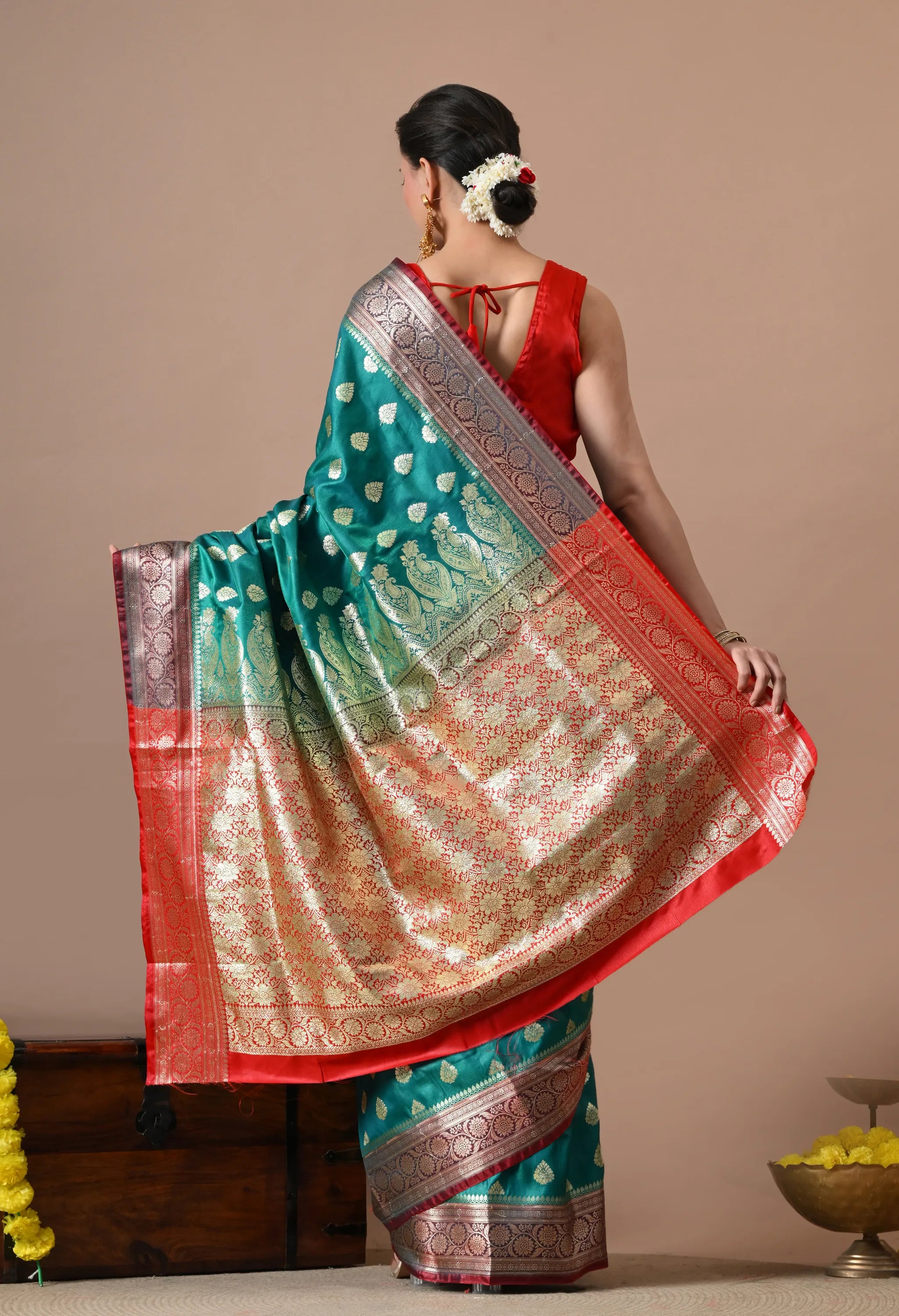 Vibrant Teal & Gold-Toned Silk Blend Banarasi Saree with Ethnic Motifs