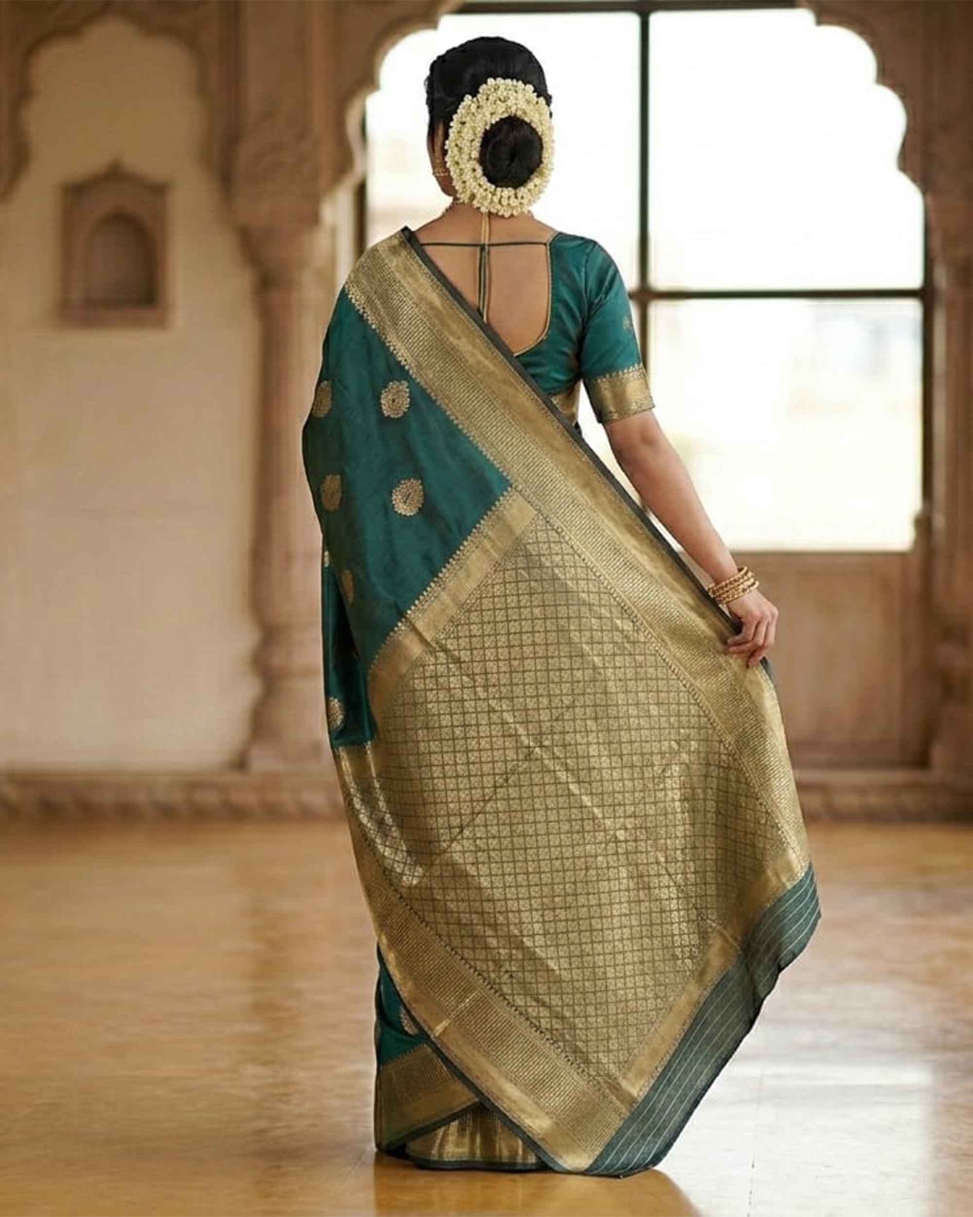 Womens Bottle Green & Gold-Toned Art Silk Kanjeevaram Style Saree with Blouse Piece