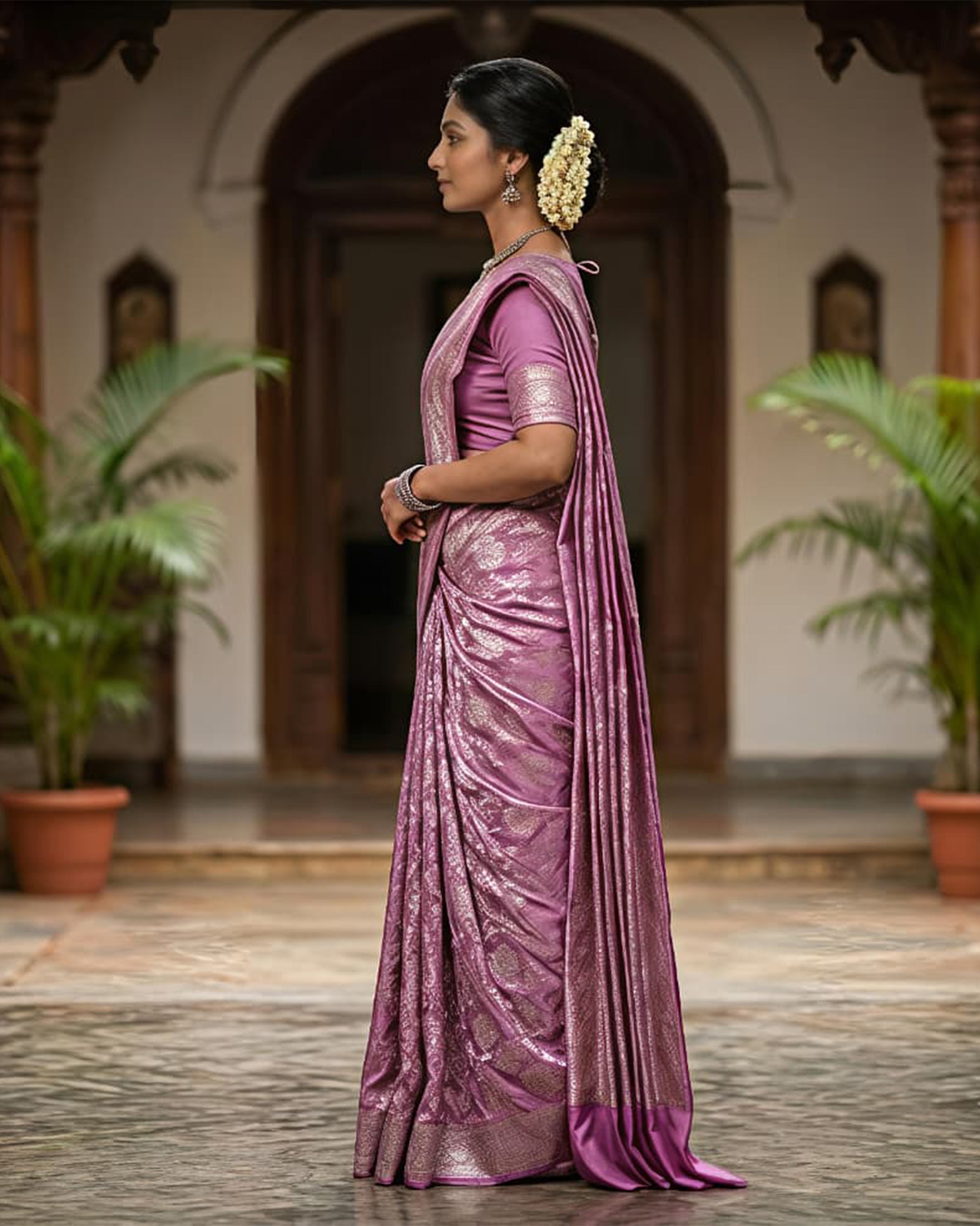 Mauve & Silver-Toned Silk Blend Woven Design Banarasi Saree