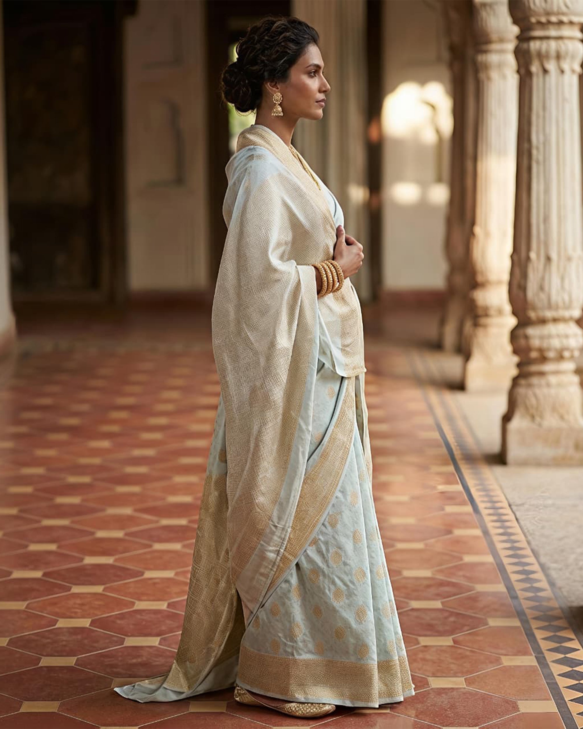 Women Sea Green & Gold-Toned Banarasi Silk-Blend Woven Design Saree