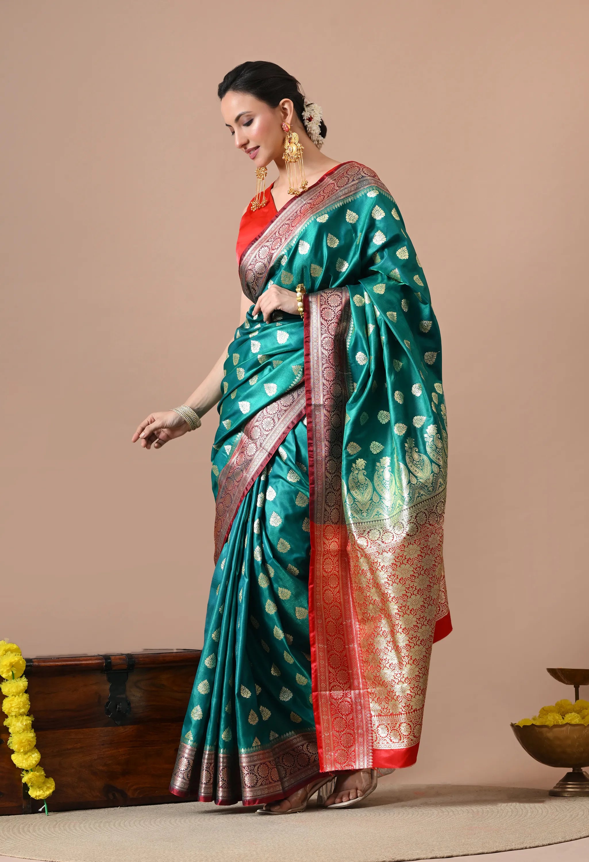 Vibrant Teal & Gold-Toned Silk Blend Banarasi Saree with Ethnic Motifs
