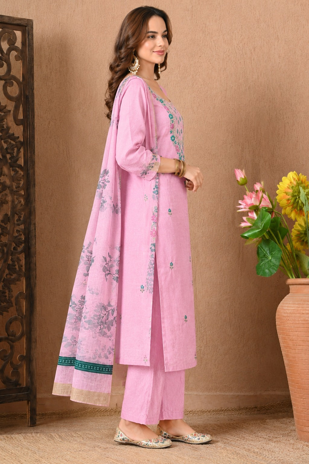 Pink Chanderi Silk Embroidered Kurta Set with Organza Dupatta