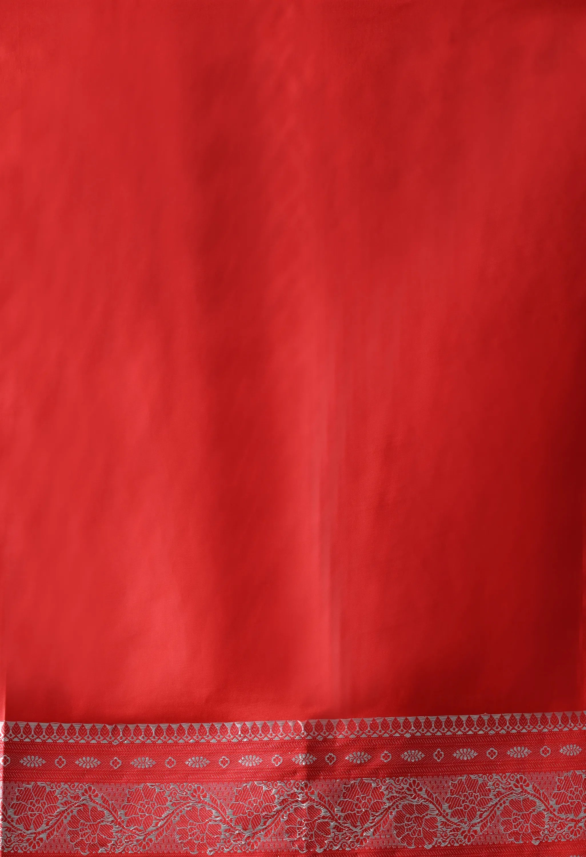 Red & Silver-Toned Woven Design Silk Blend Banarasi Saree