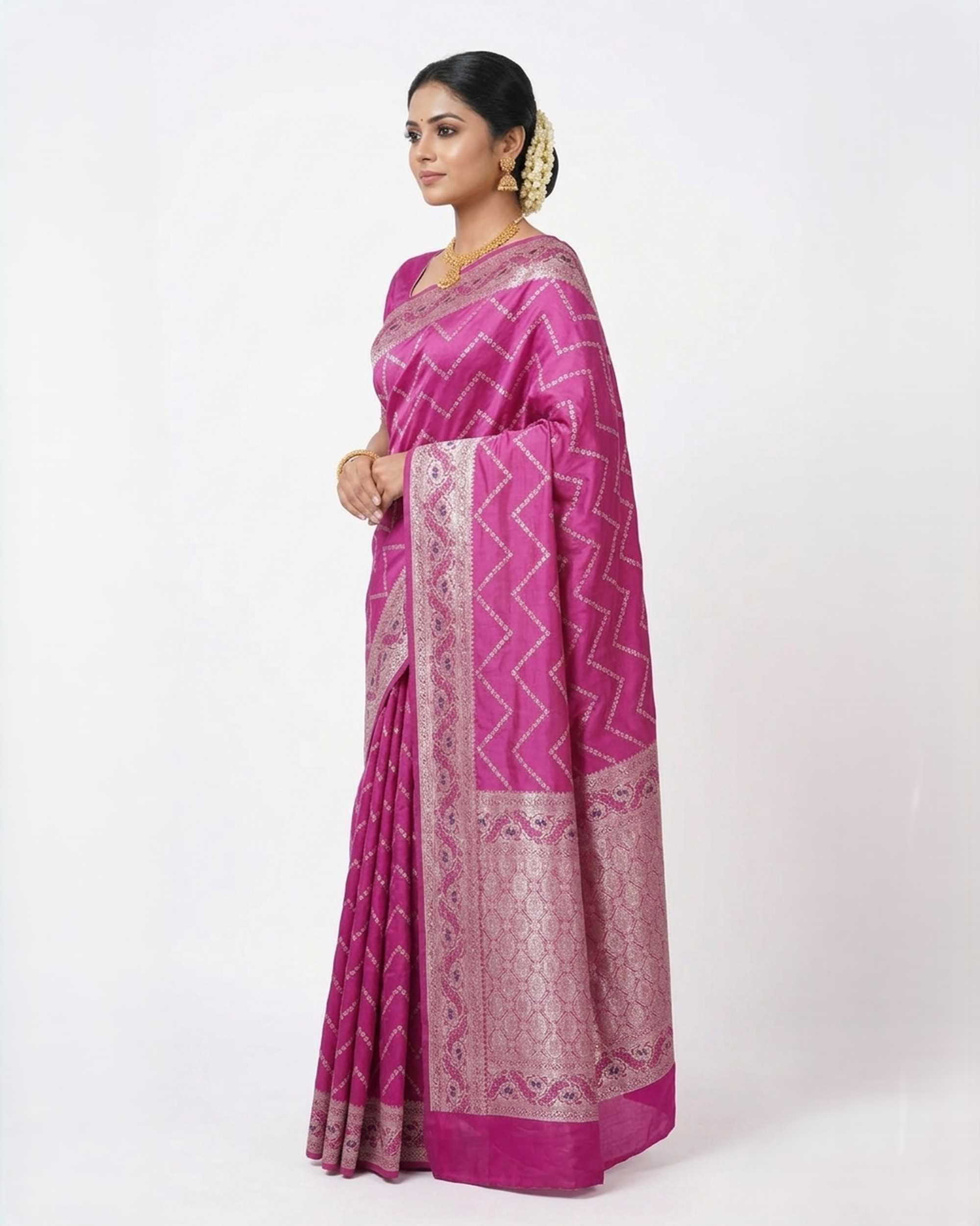 Magenta & Silver-Toned Silk Blend Zari Woven Banarasi Saree