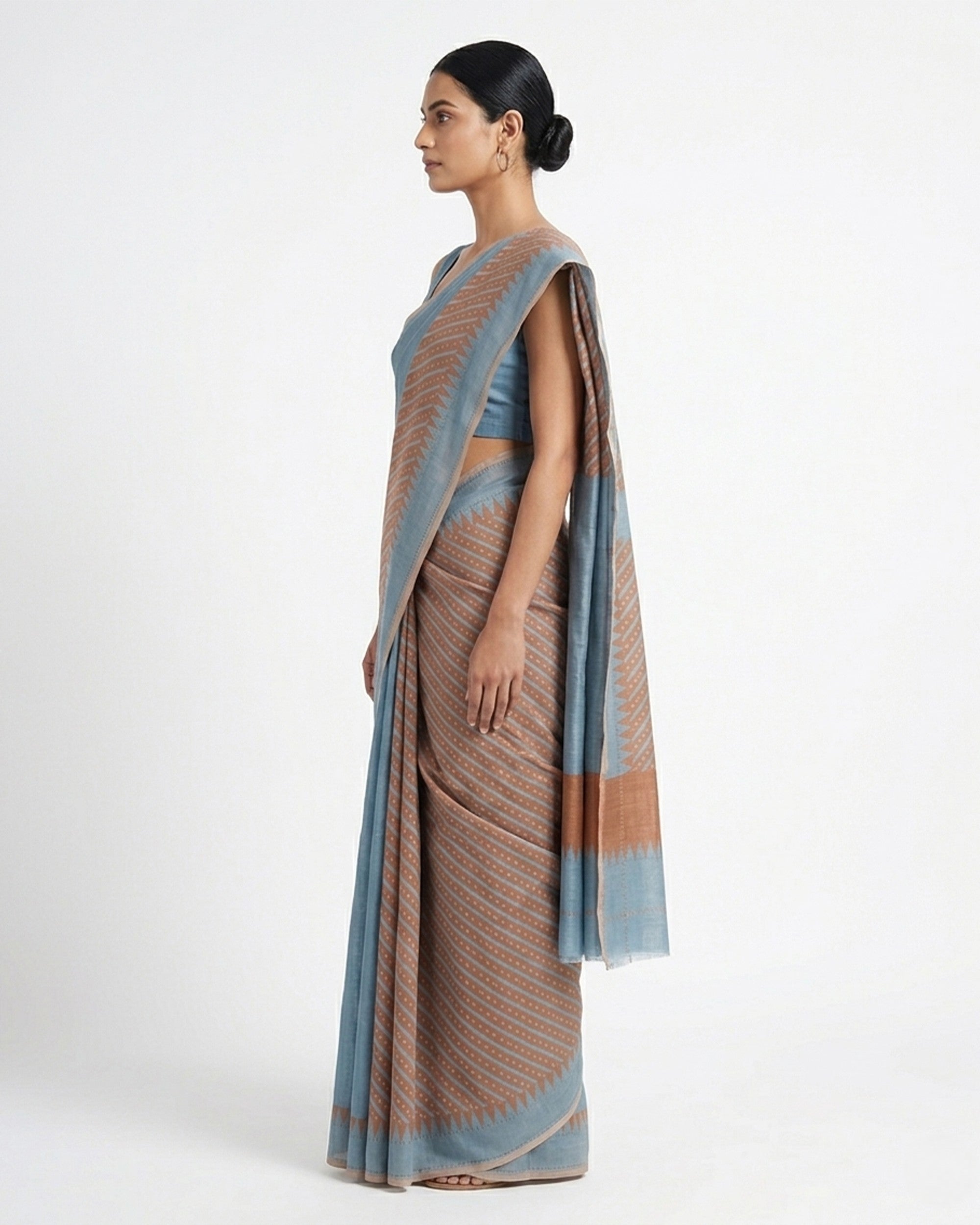 Grey & Copper-Toned Woven Design Saree