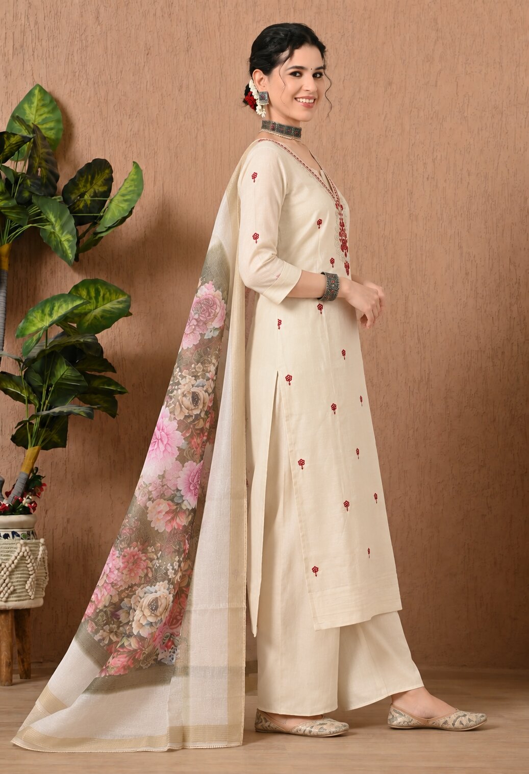 Cream Chanderi Silk Embroidered Suit Set with Floral Organza Dupatta for Women