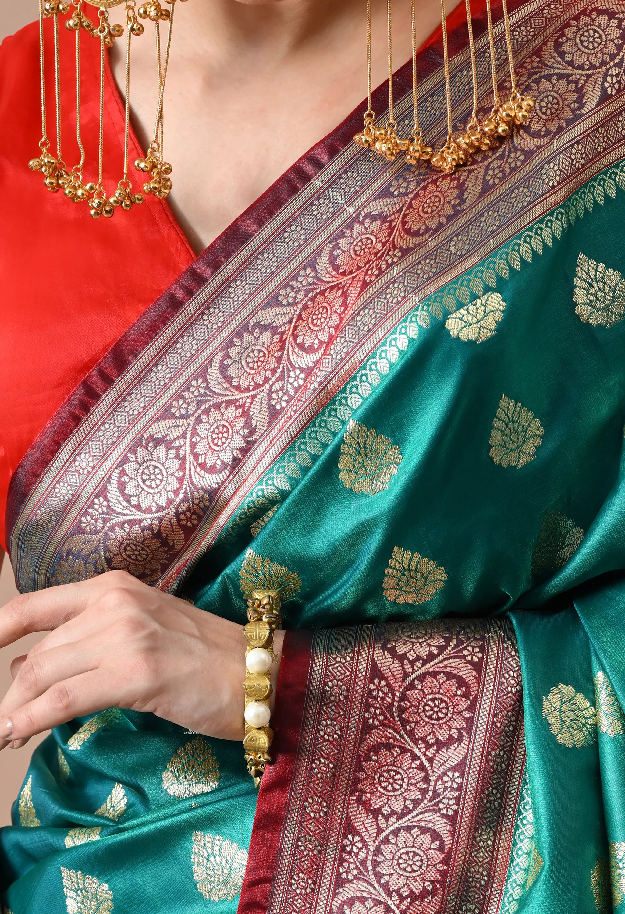 Vibrant Teal & Gold-Toned Silk Blend Banarasi Saree with Ethnic Motifs