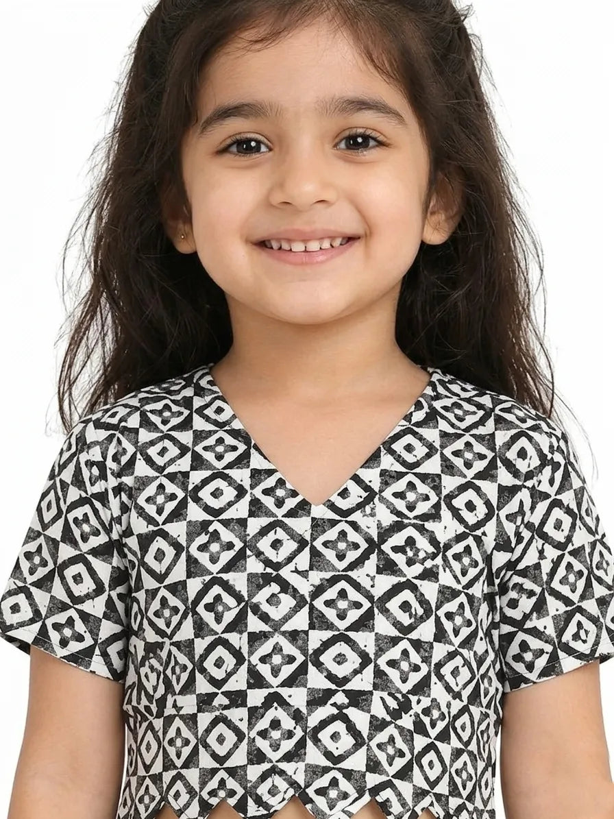Girls Black & White Pure Cotton Geometric Printed Scalloped Co-ord Set
