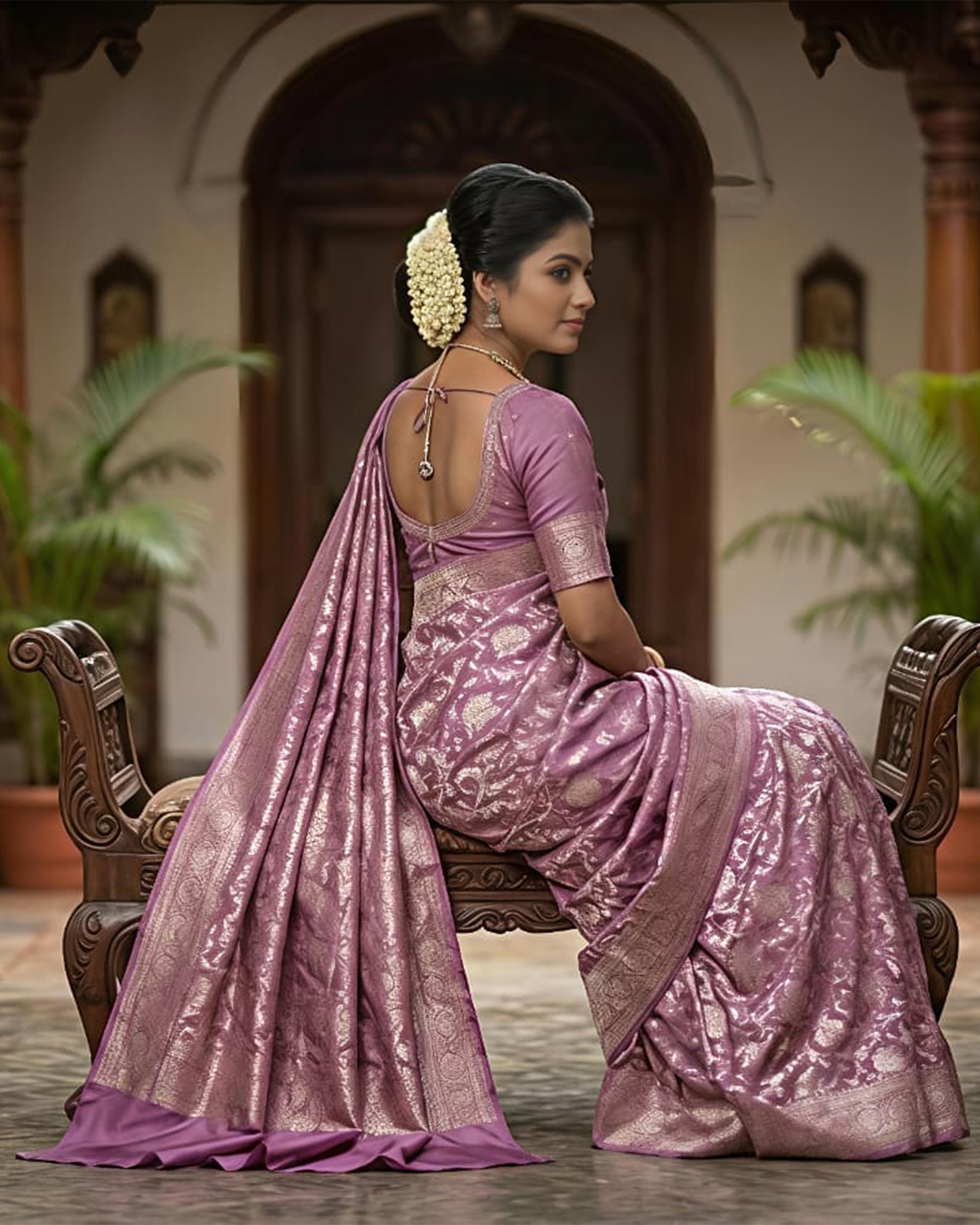 Mauve & Silver-Toned Silk Blend Woven Design Banarasi Saree