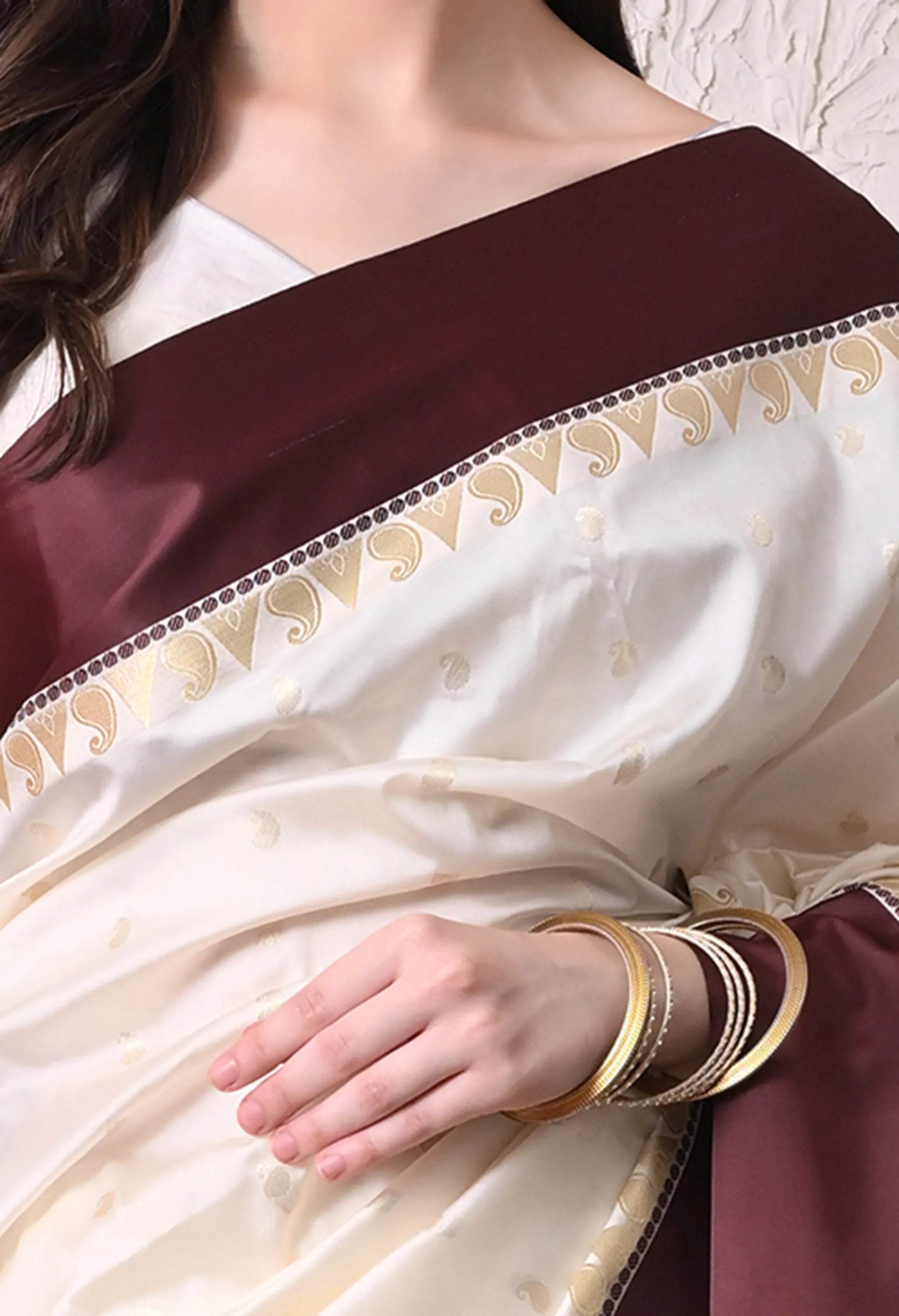 Elegant Off-White and Maroon Silk Blend Saree