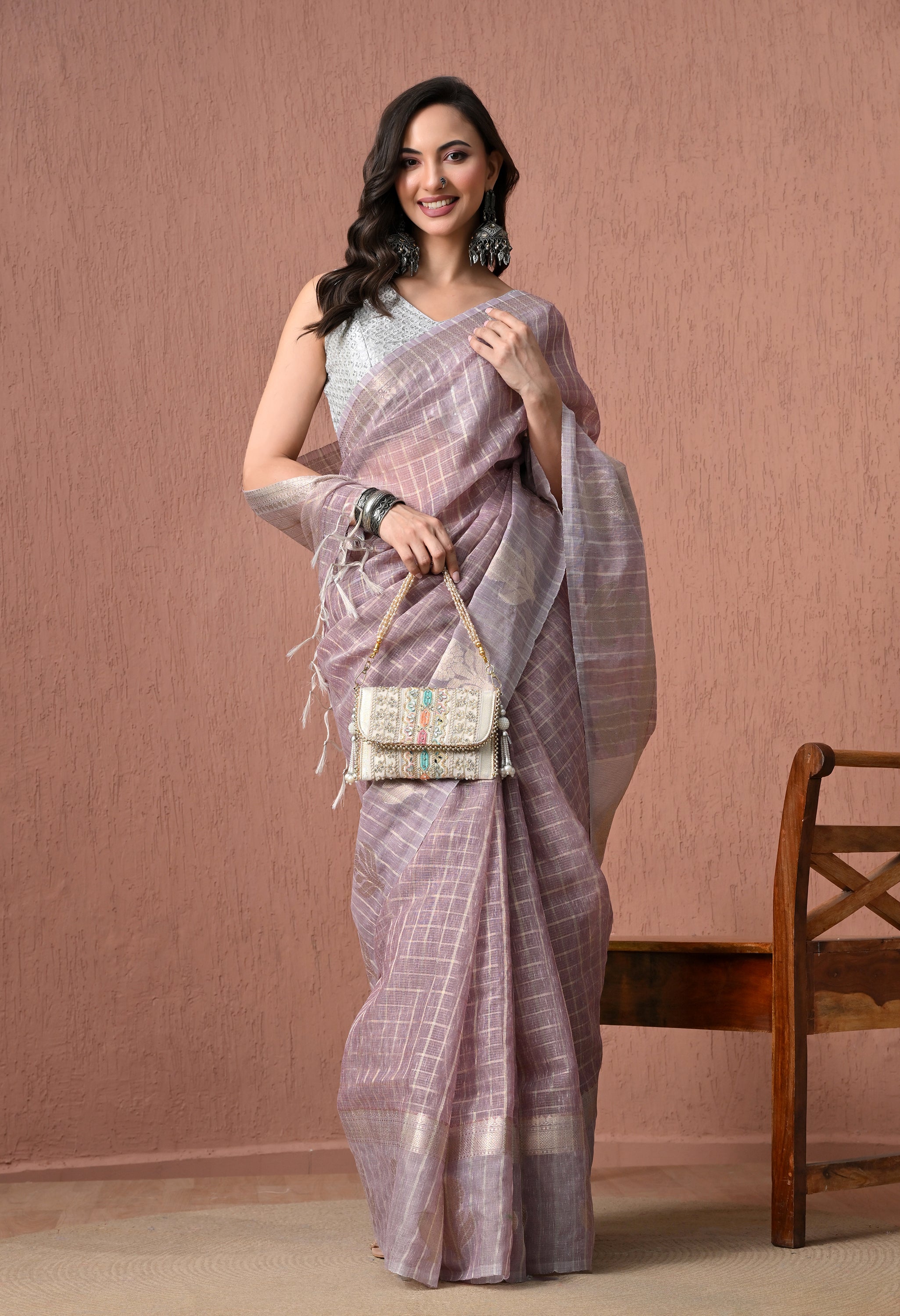 Charming Mauve Pure Cotton Handloom Saree with Zari Checked Pattern and Floral Pallu.
