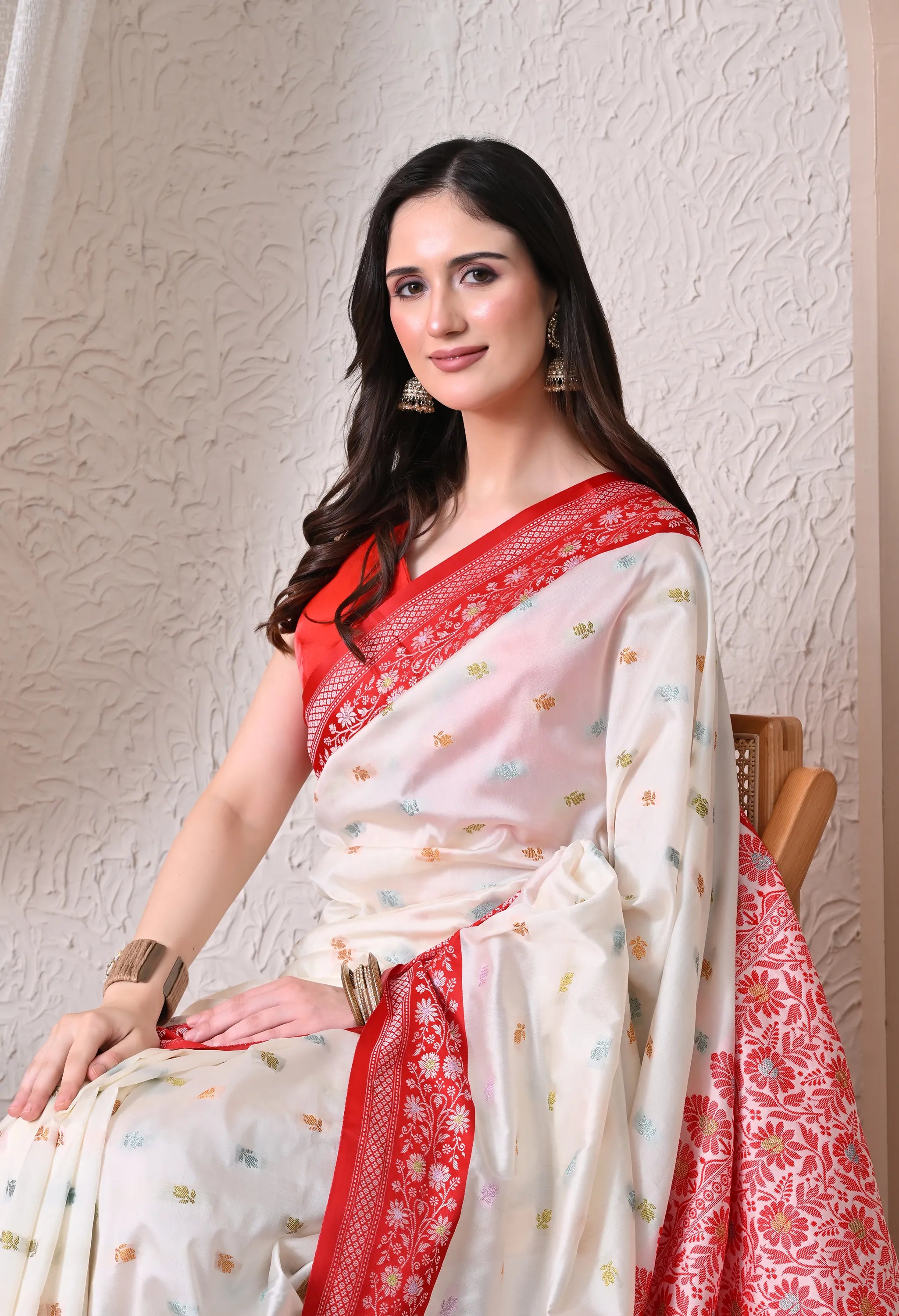 Elegant Off-White and Red Silk Blend Saree with Traditional Woven Borders