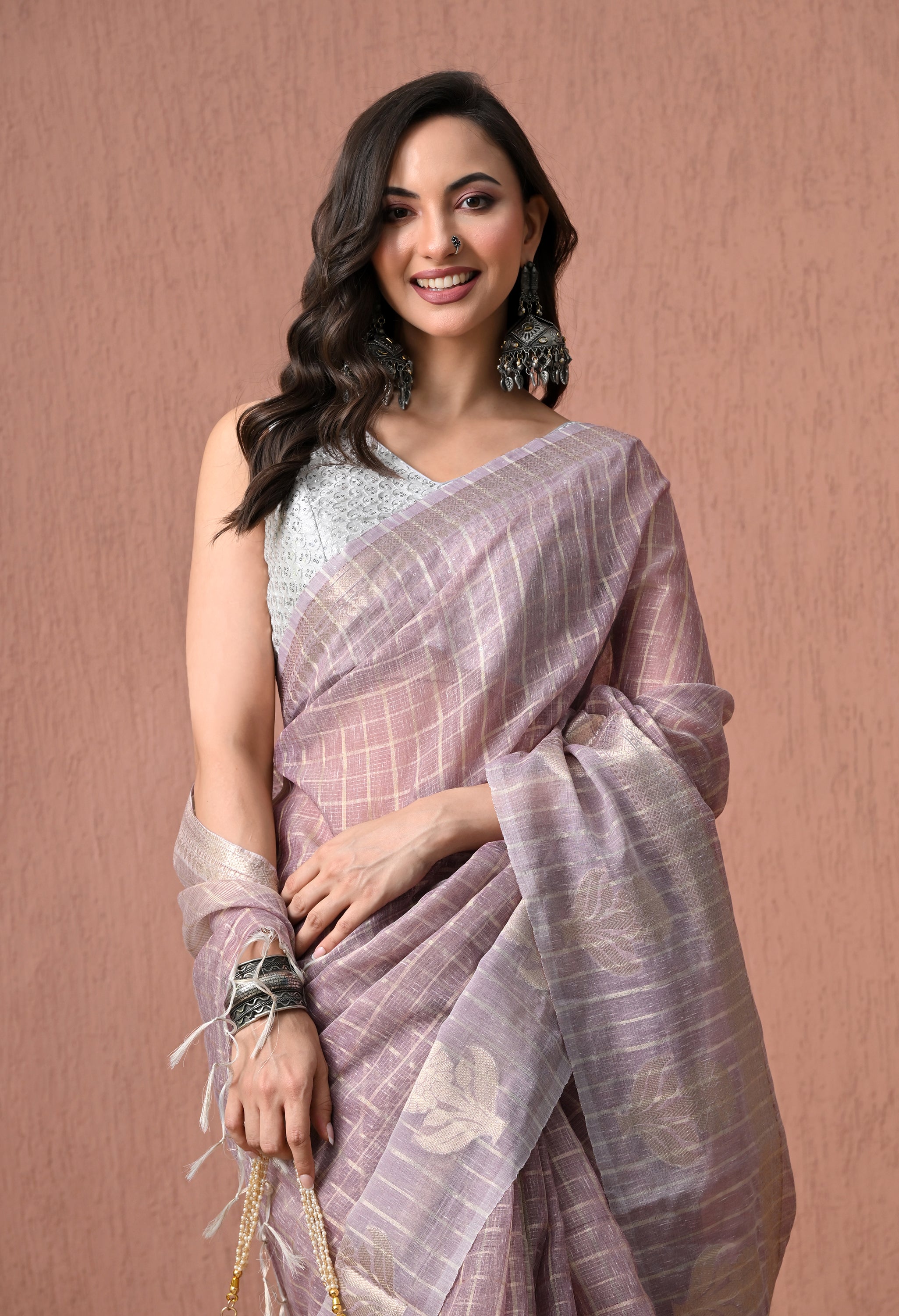 Charming Mauve Pure Cotton Handloom Saree with Zari Checked Pattern and Floral Pallu.