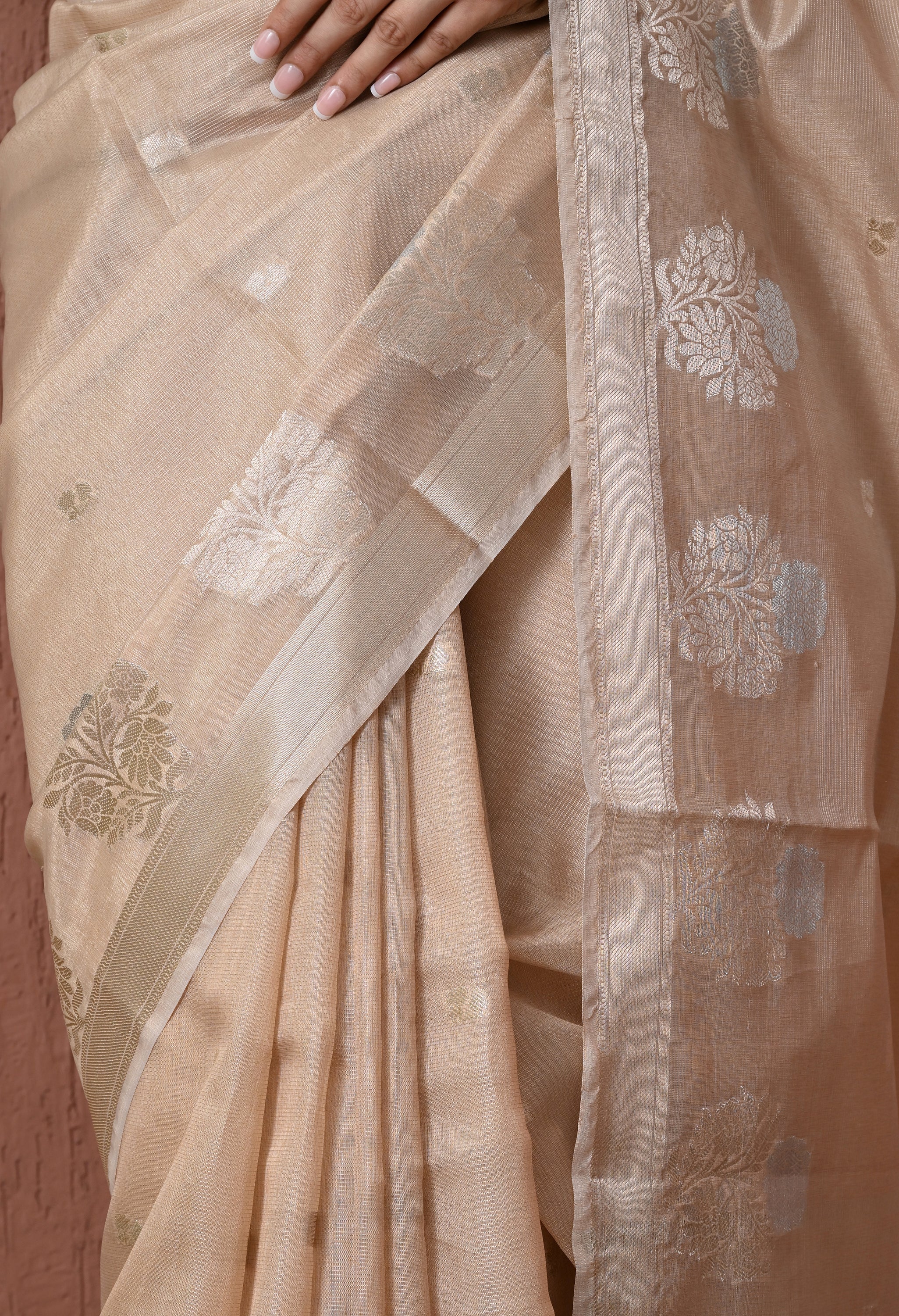 Elegant Off-White Pure Cotton  Saree with Silver Zari Weaving.