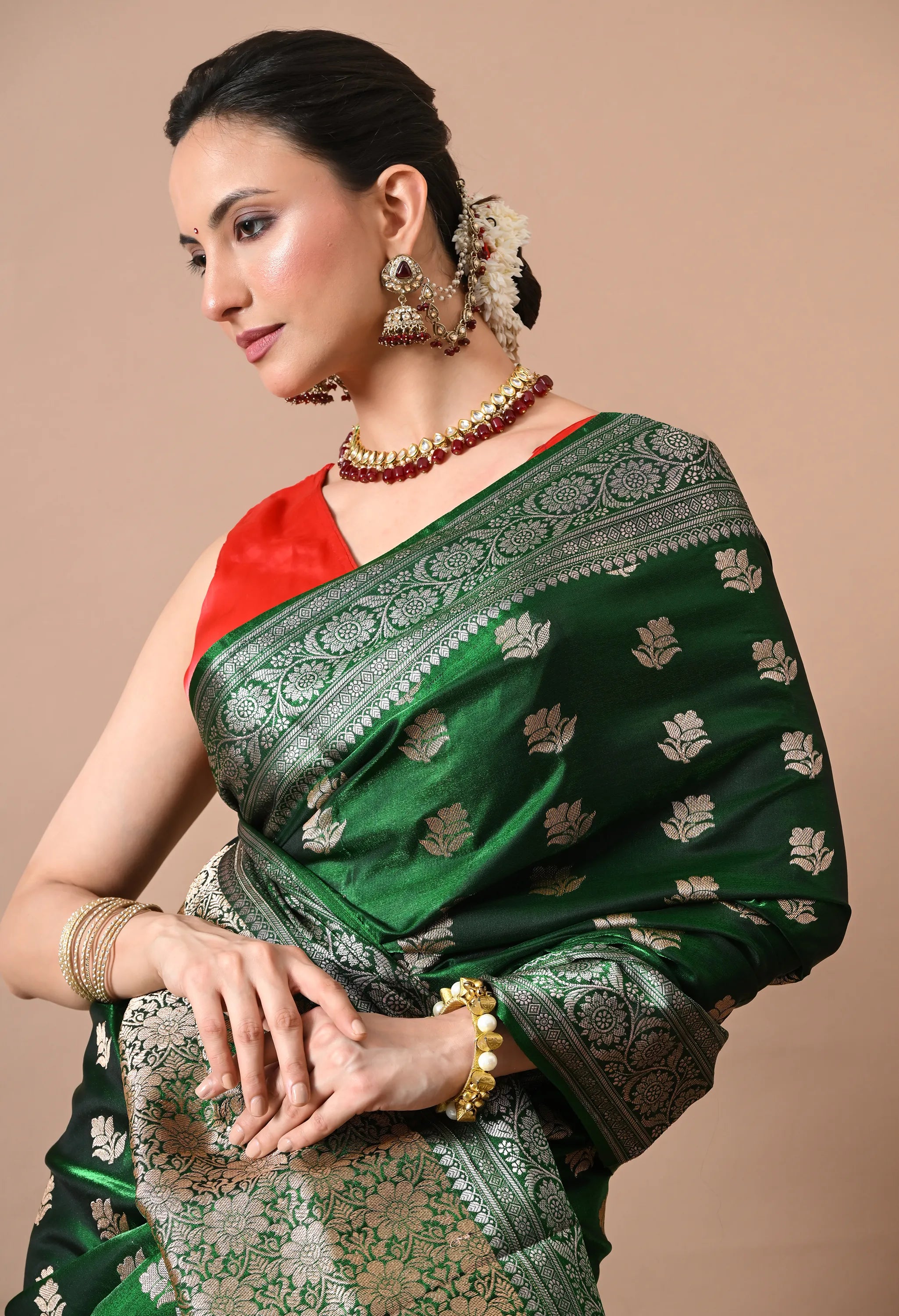 Bottle Green & Silver-Toned Silk Blend Woven Design Banarasi Saree