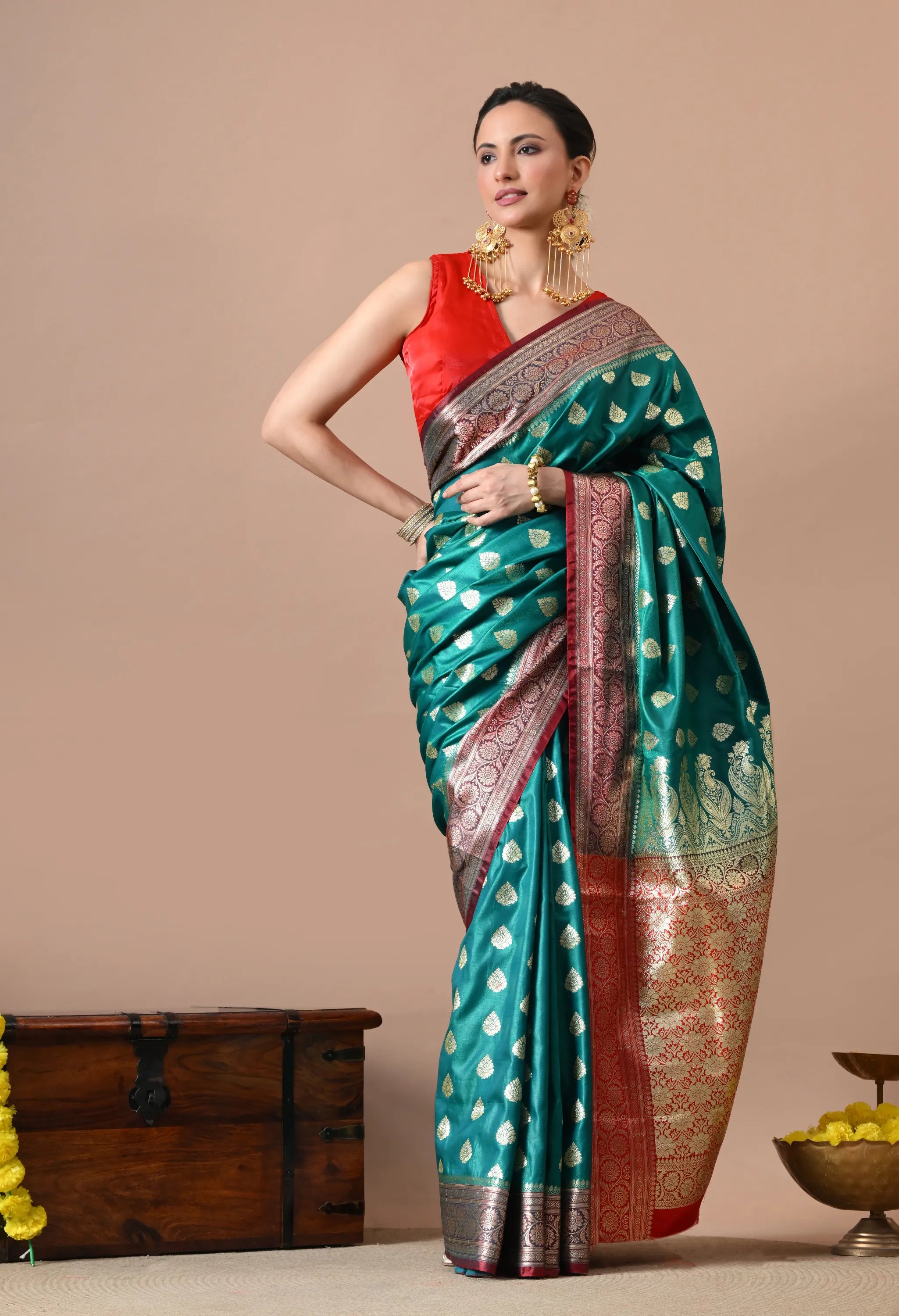 Vibrant Teal & Gold-Toned Silk Blend Banarasi Saree with Ethnic Motifs