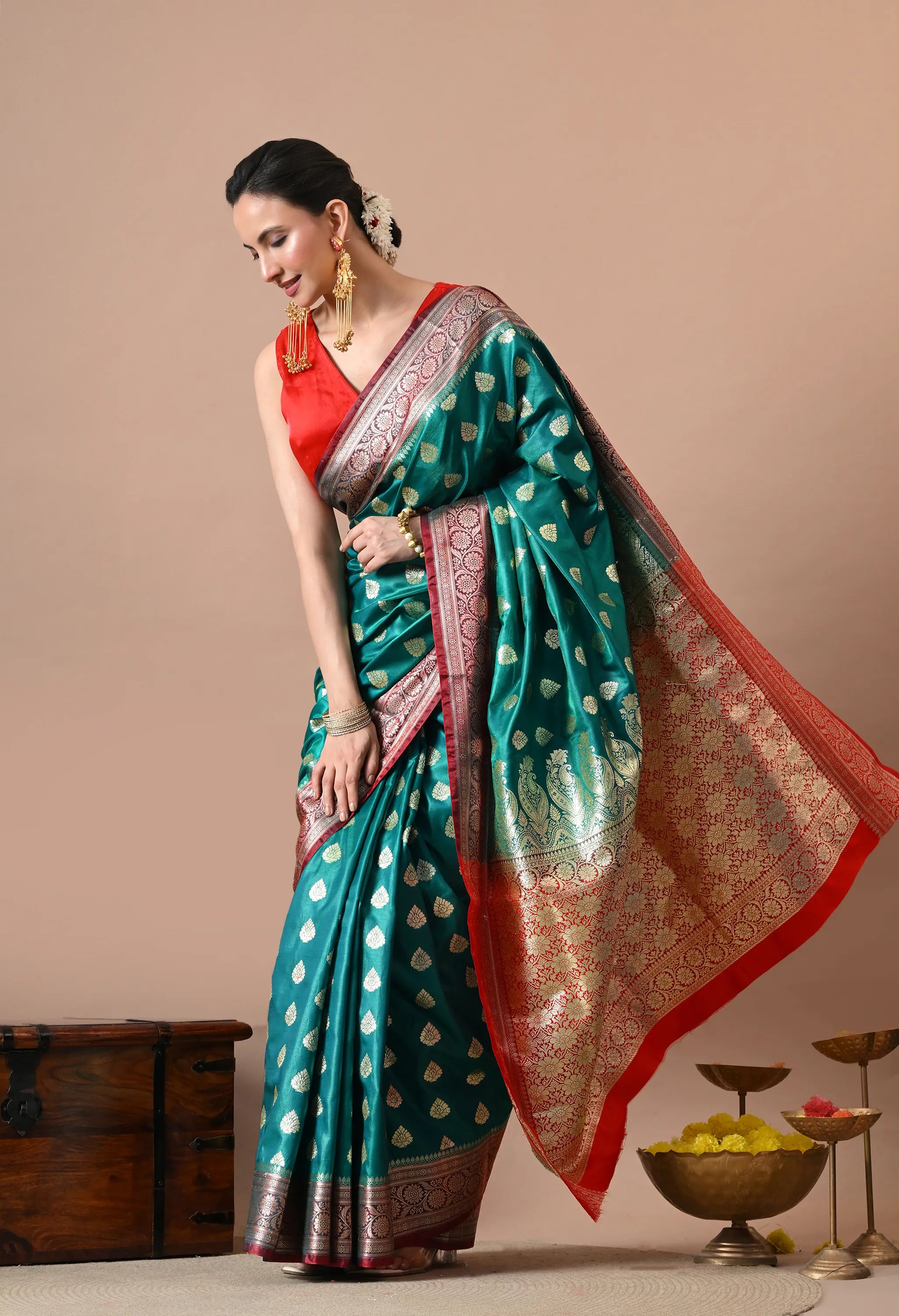 Vibrant Teal & Gold-Toned Silk Blend Banarasi Saree with Ethnic Motifs