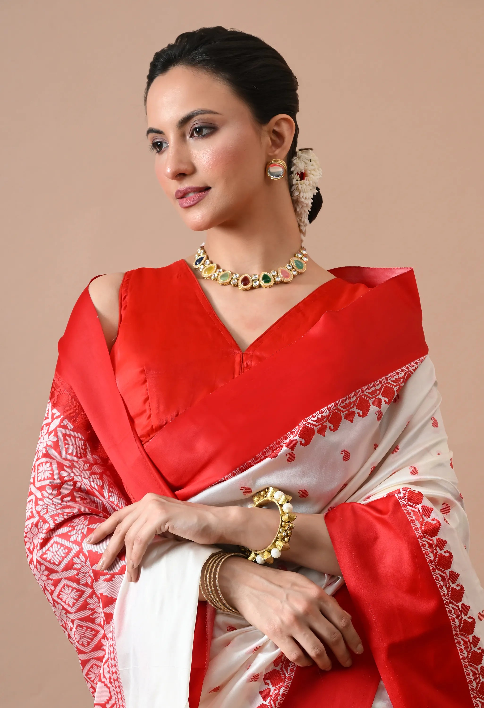 Elegant Off-White & Red Silk Blend Woven Design Saree with Blouse Piece