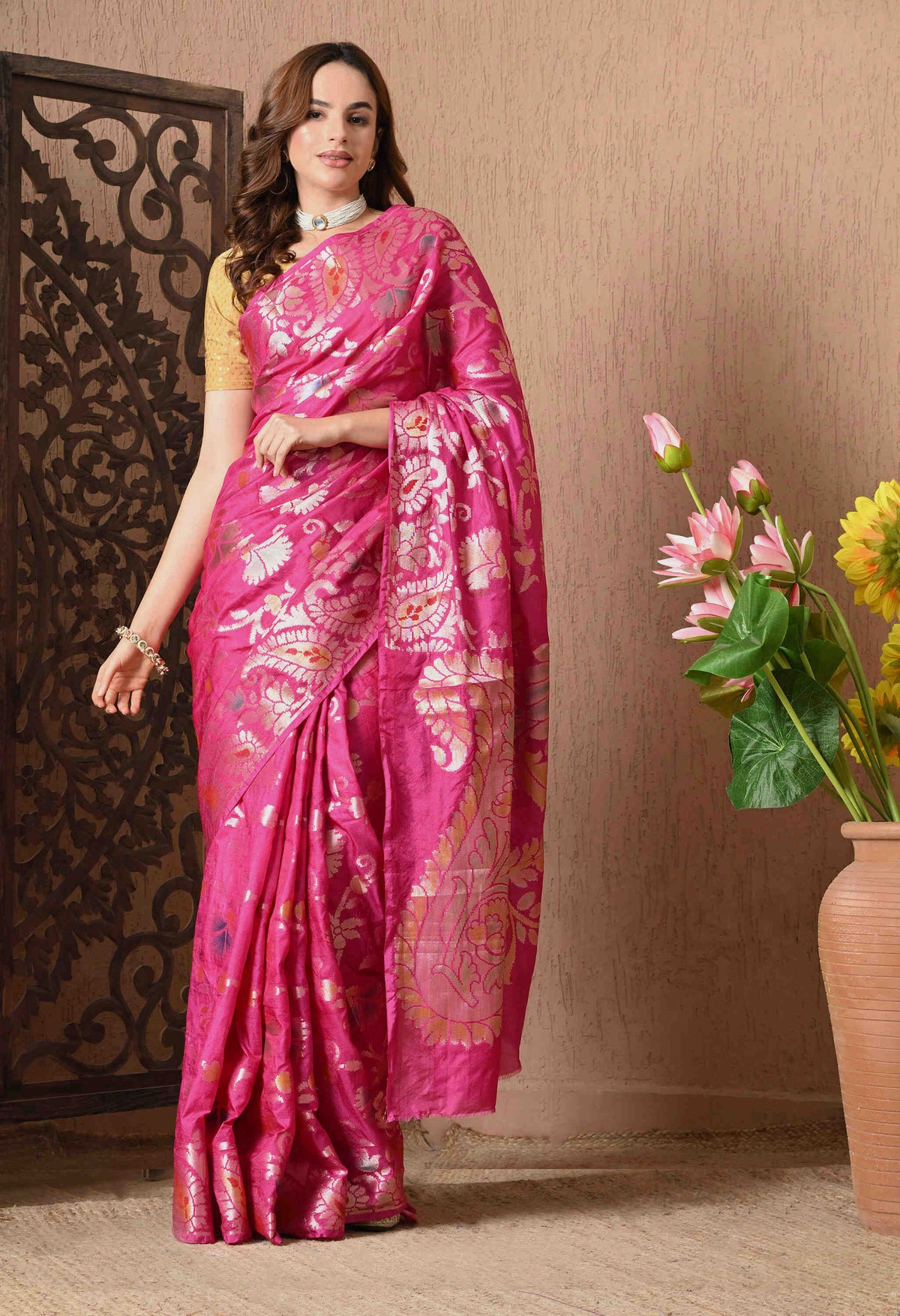 Buy Latest Designs & Trends Saree Online 