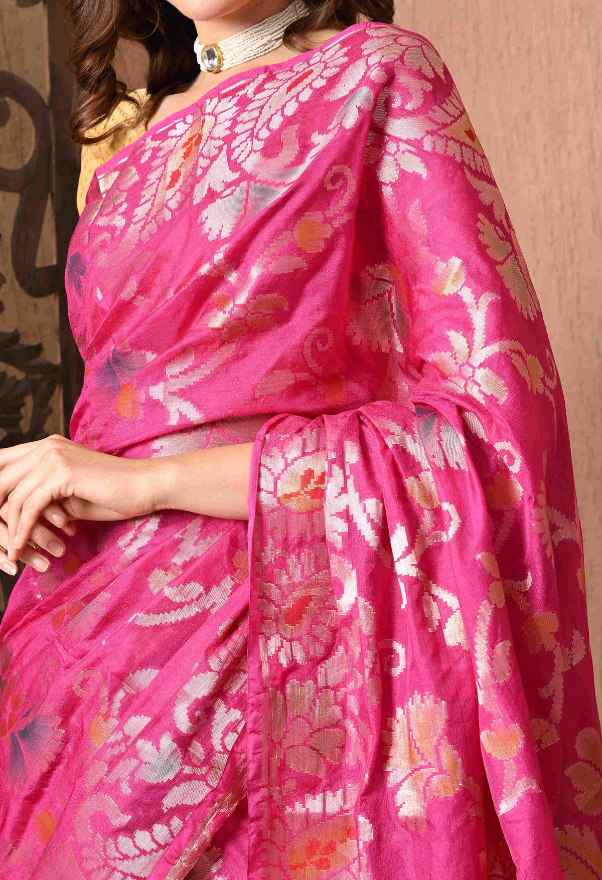 Buy Latest Designs & Trends Saree Online 