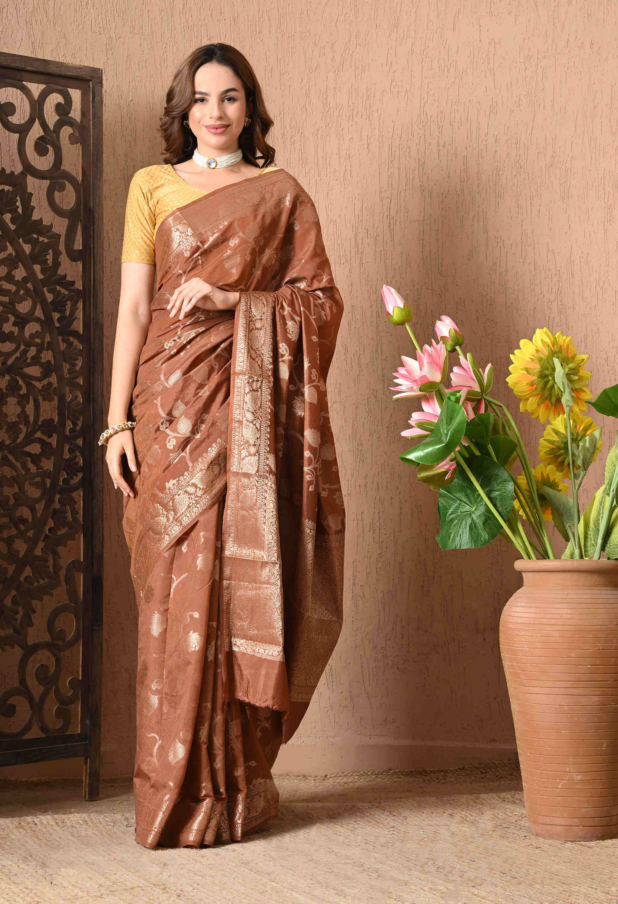 Buy Latest Designs & Trends Saree Online 