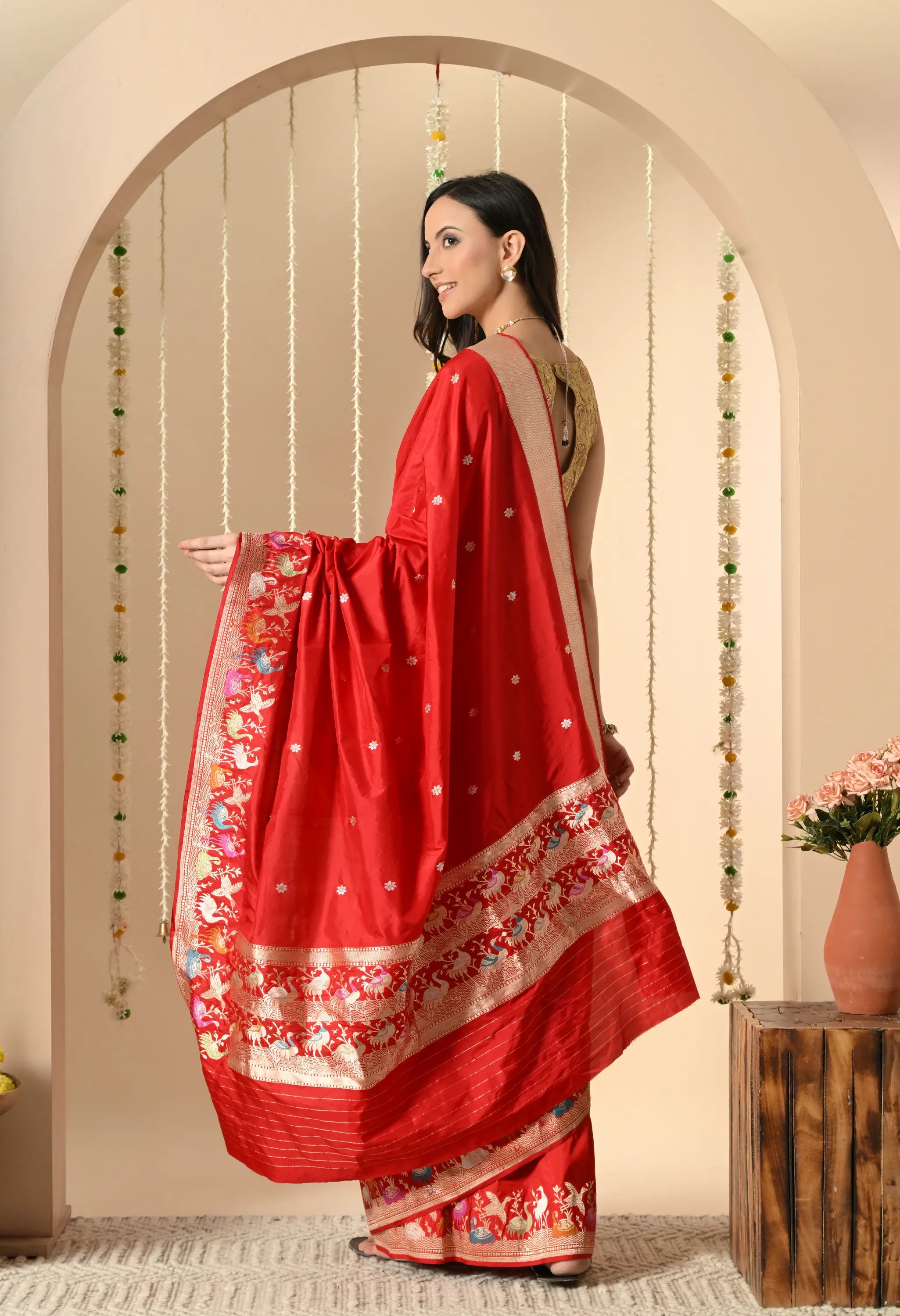 Handloom shikargah red saree