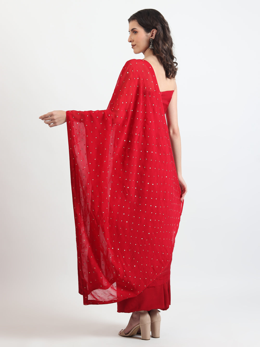 Crepe suit with hand embroidery