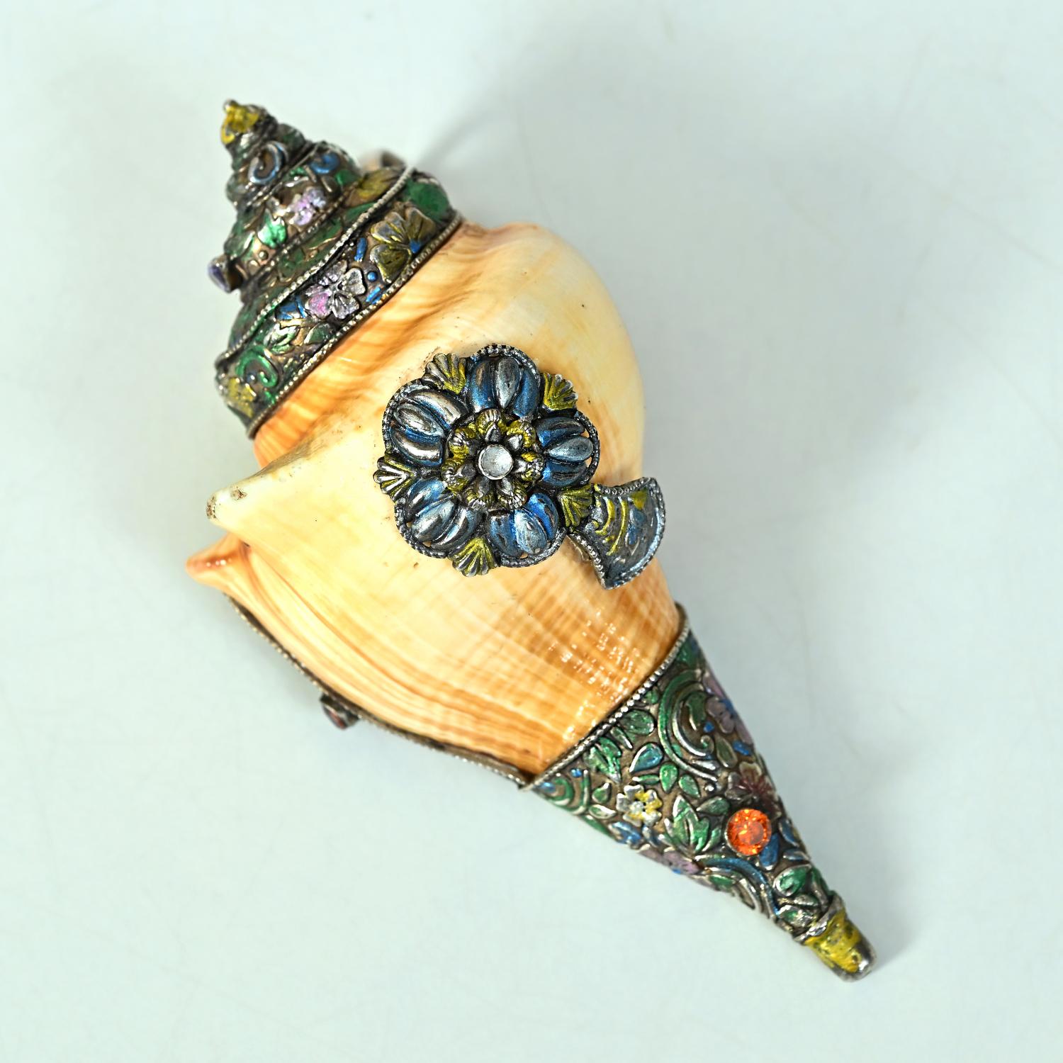 silver pendant for festive wear