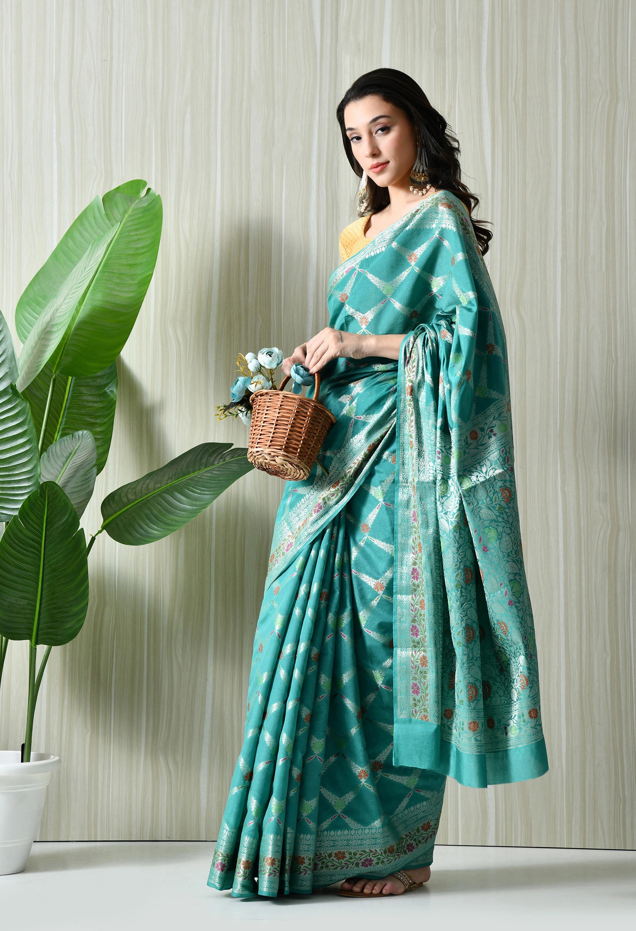 Trendy silk saree with blouse piece