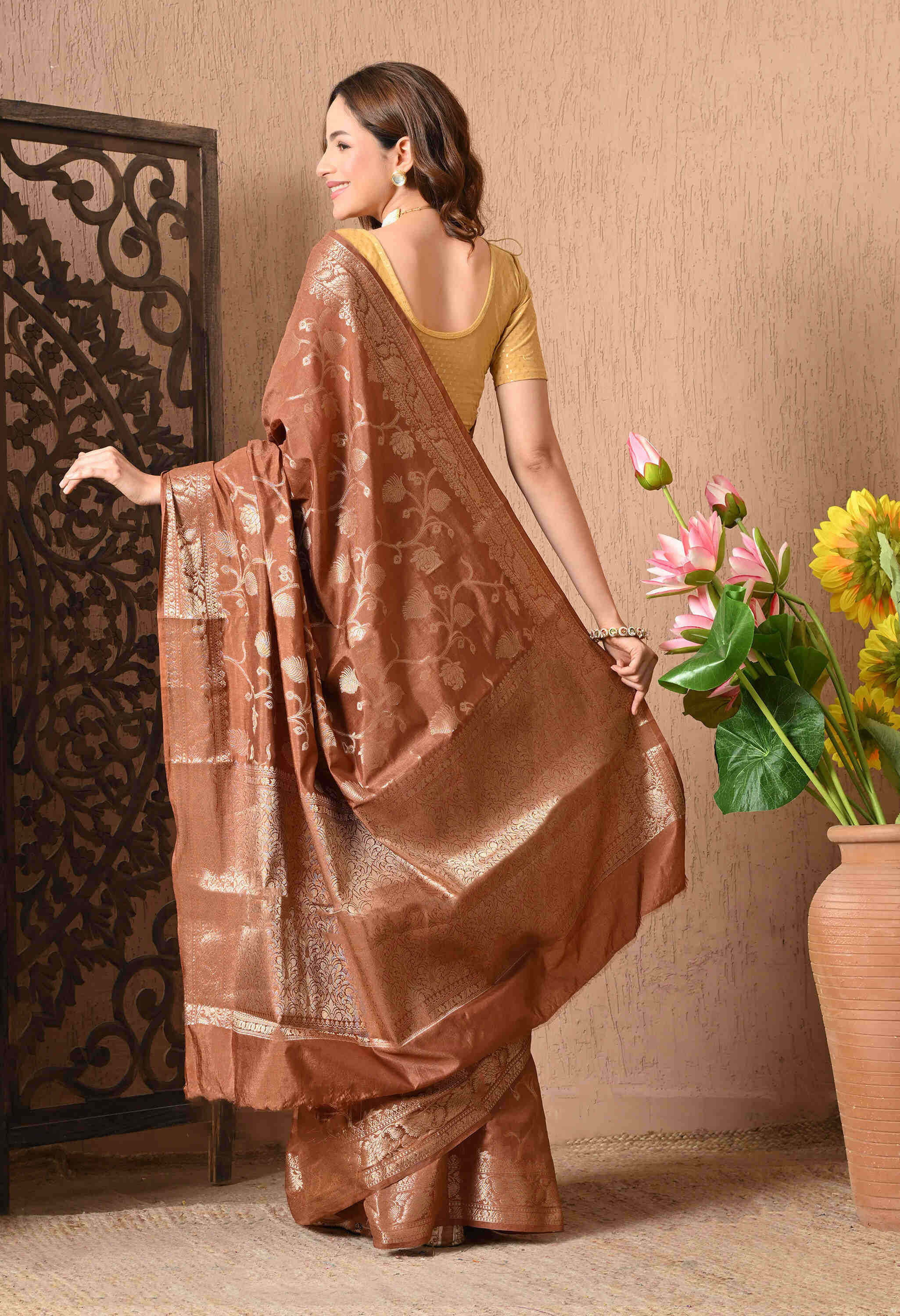 Buy Latest Designs & Trends Saree Online 