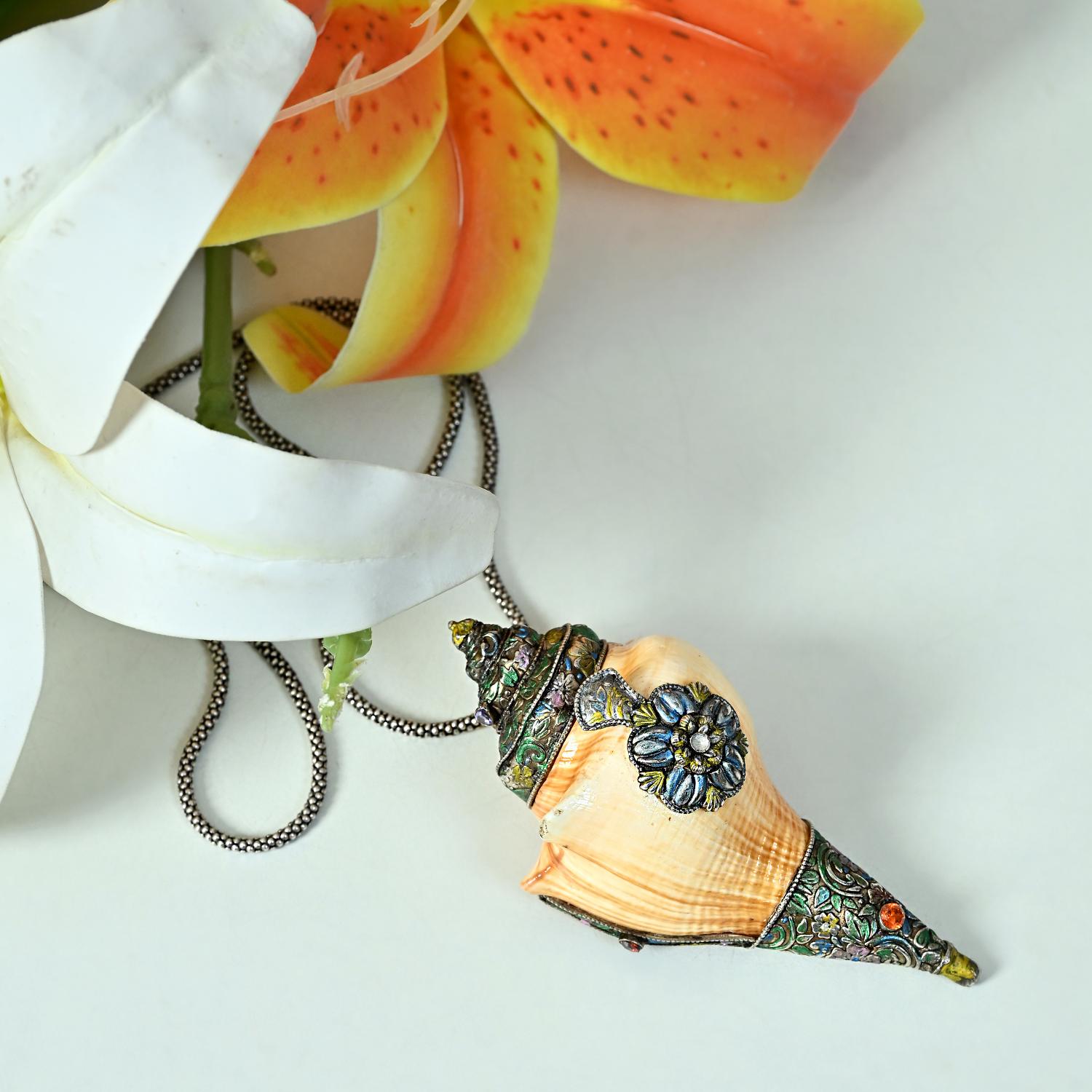 silver pendant for festive wear